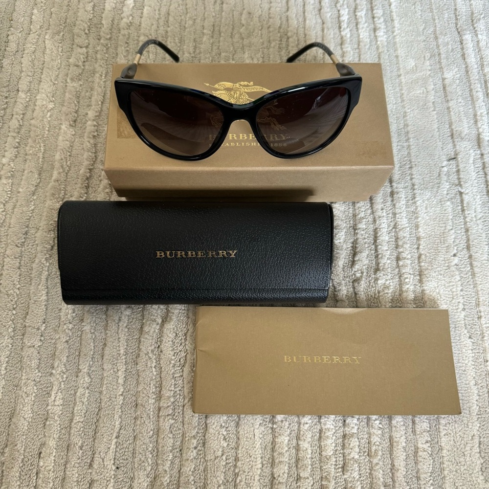 Burberry women’s sunglasses B 4190 Brown Authentic New in Box